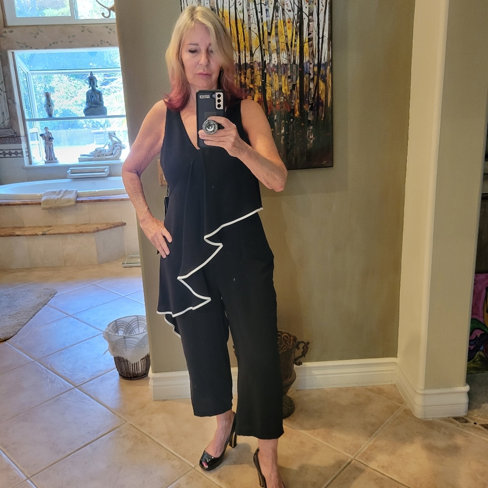 Adriana papel contrast trim crop jumpsuit size 6